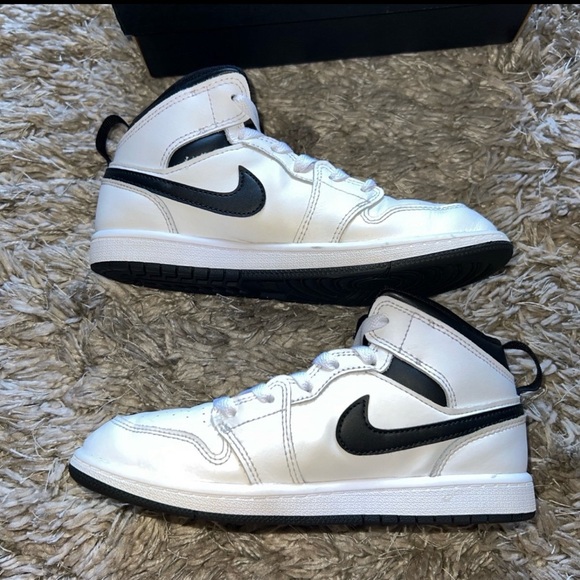 Jordan 1 mid kids size 3 - Picture 5 of 8